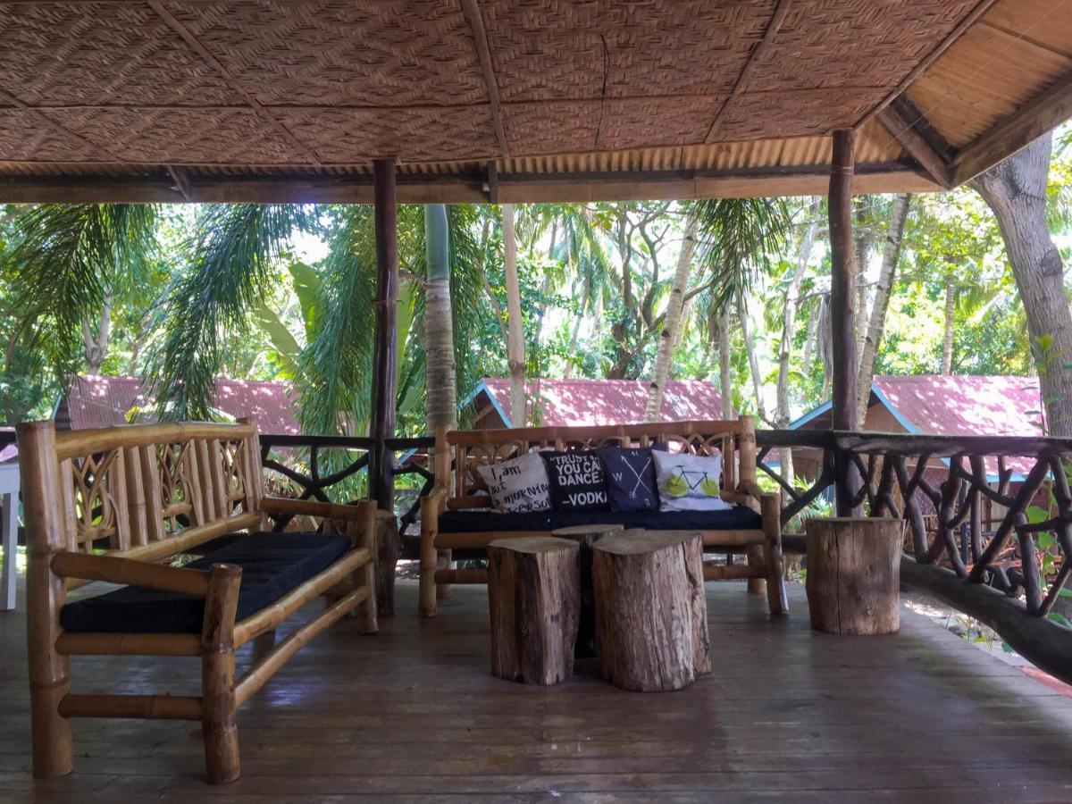 Beach House Resort And Dive Center Mambajao Ngoại thất bức ảnh