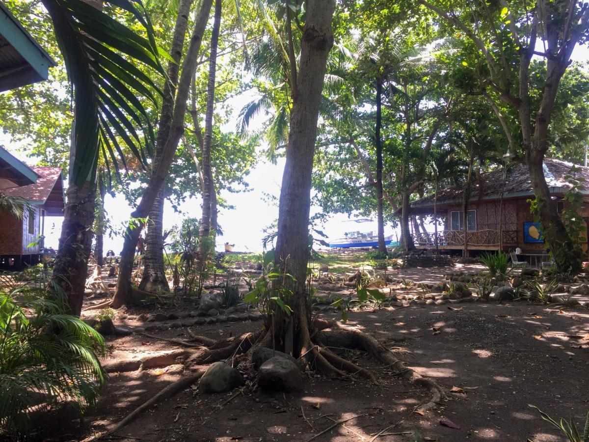 Beach House Resort And Dive Center Mambajao Ngoại thất bức ảnh