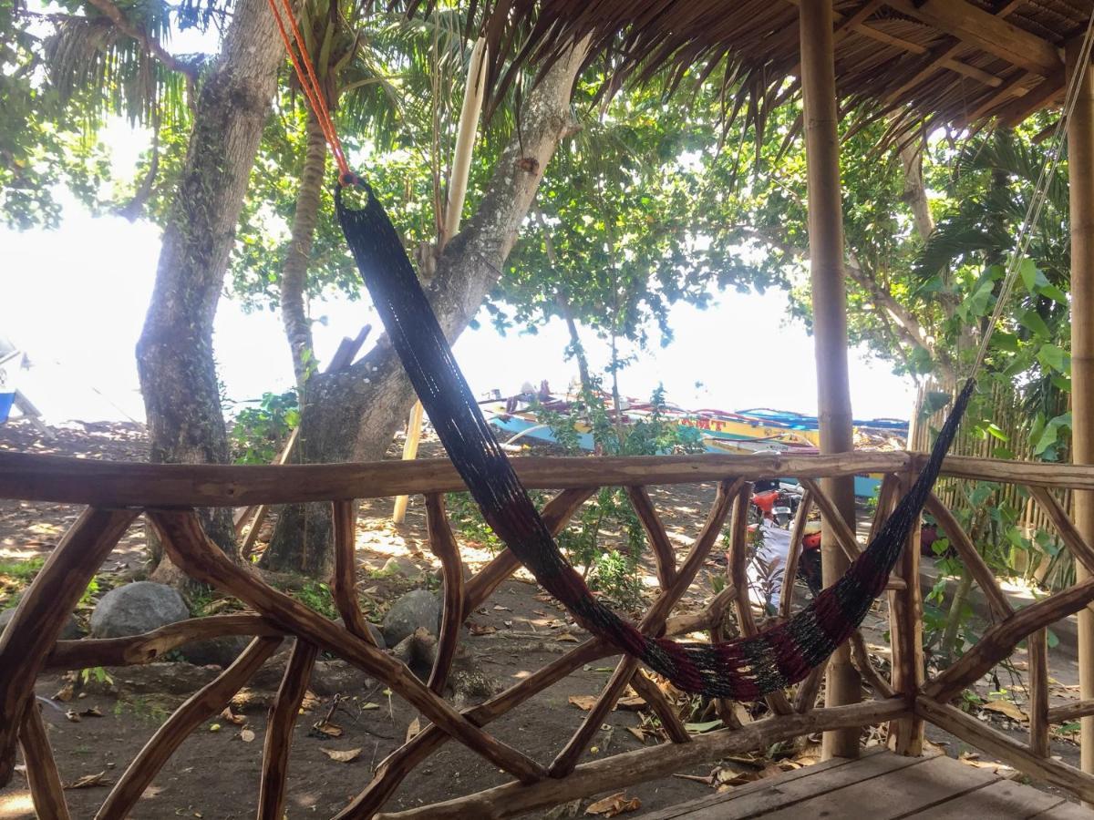 Beach House Resort And Dive Center Mambajao Ngoại thất bức ảnh